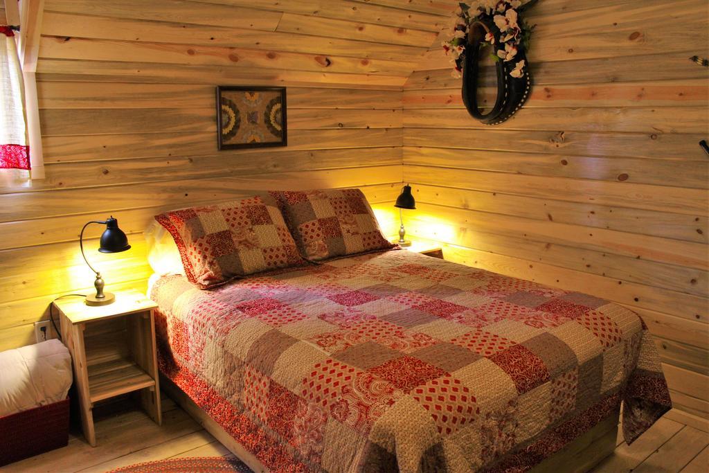 Silver Cabin In The Western Barn 蒙蒂塞洛 外观 照片
